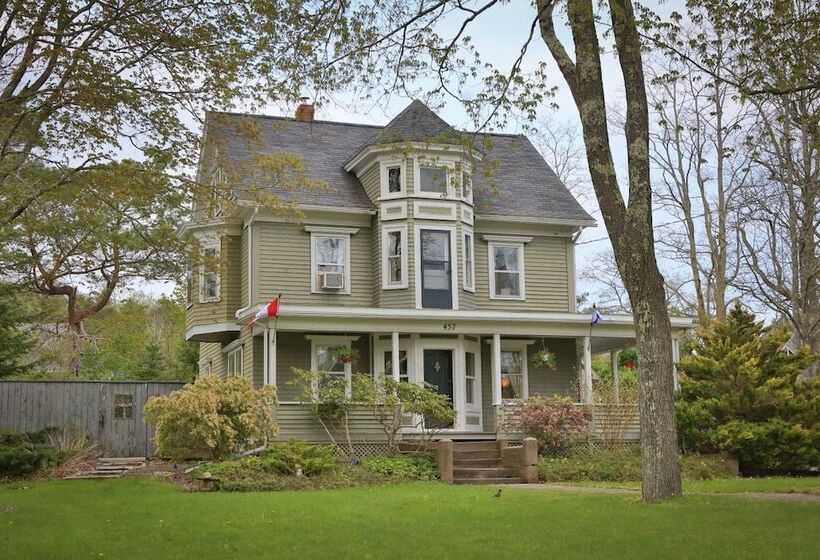 Red Mahone Bed & Breakfast