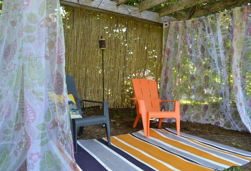 Red Mahone Bed & Breakfast