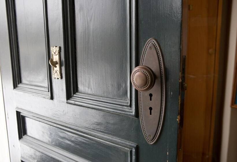 Red Mahone Bed & Breakfast