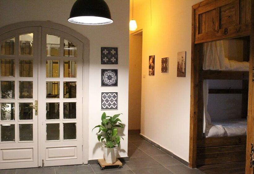 هاستل The Cabin