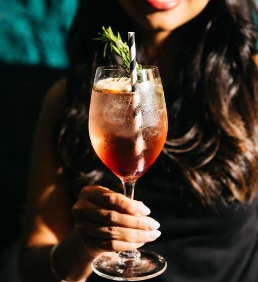 旅馆 The Village Cairns