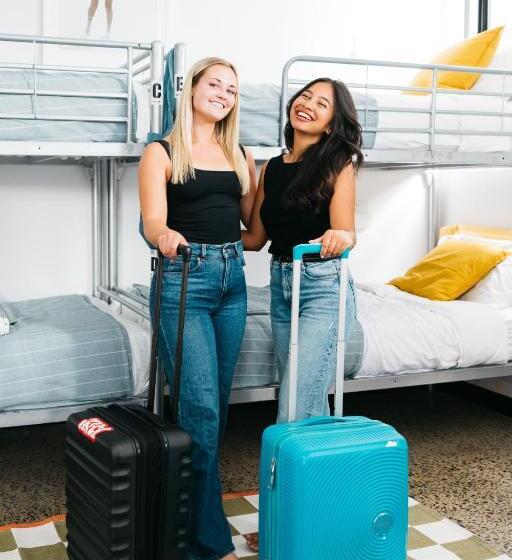 旅馆 The Village Cairns