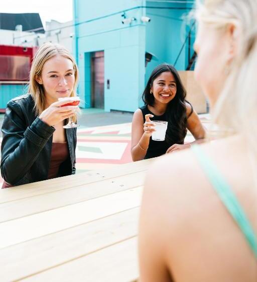 旅馆 The Village Cairns