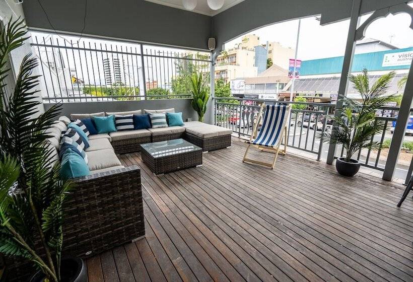 旅馆 The Village Cairns