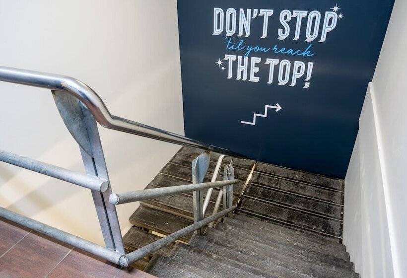 旅馆 The Village Cairns