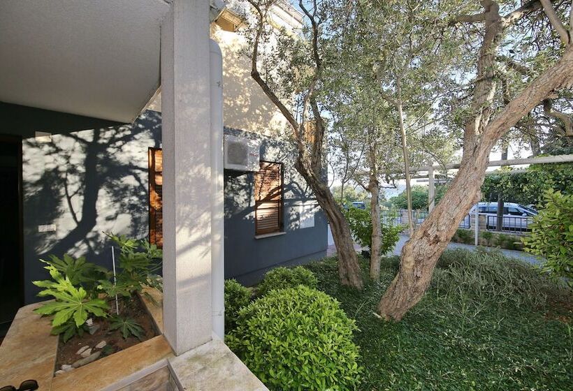 Be Bu Mar Apartments