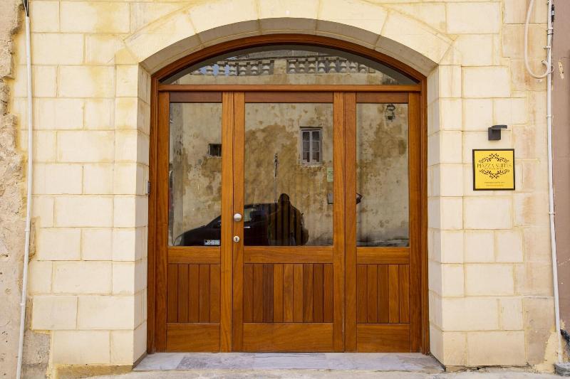 تختخواب و صبحانه Pjazza Suites Boutique Hotel By Cx Collection