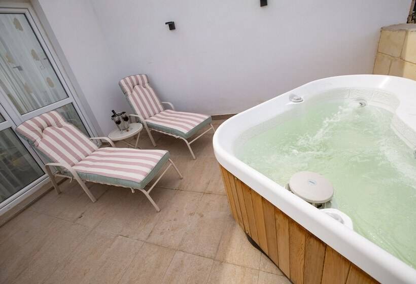 تختخواب و صبحانه Pjazza Suites Boutique Hotel By Cx Collection