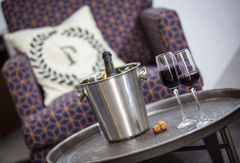 تختخواب و صبحانه Pjazza Suites Boutique Hotel By Cx Collection