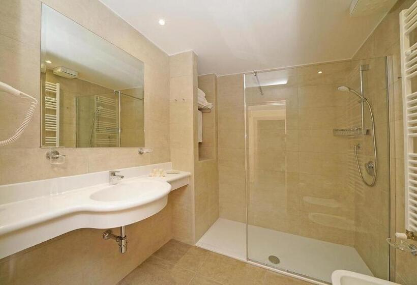 فندق فئة نجمة واحدة Residence Dany Appartamenti Con Cucina Vista Lago Piscina E Parcheggio