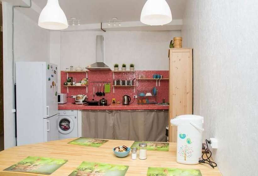 Hostel Katyusha Travel Center