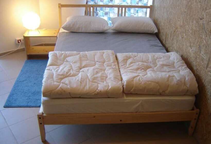 Hostel Katyusha Travel Center