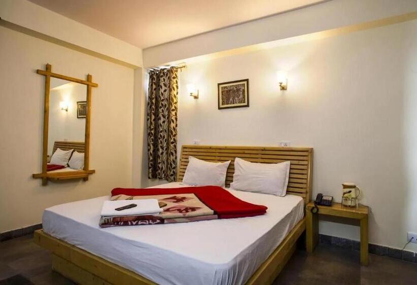 هتل Aangan Regency