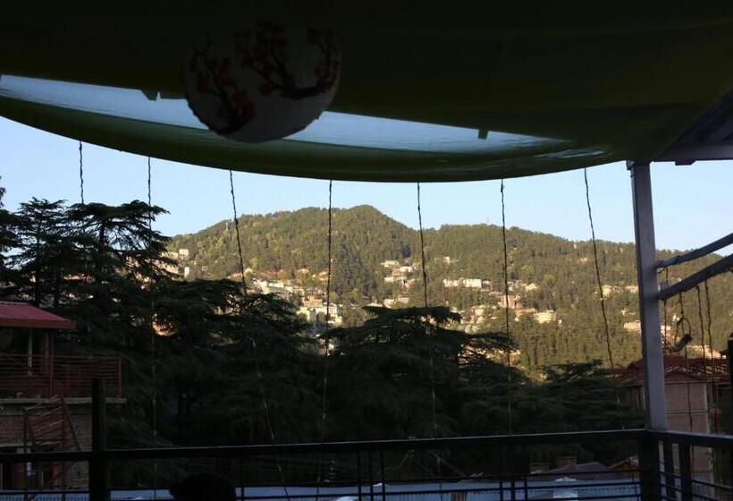 هتل Aangan Regency