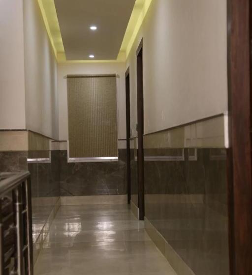 هتل Aangan Regency