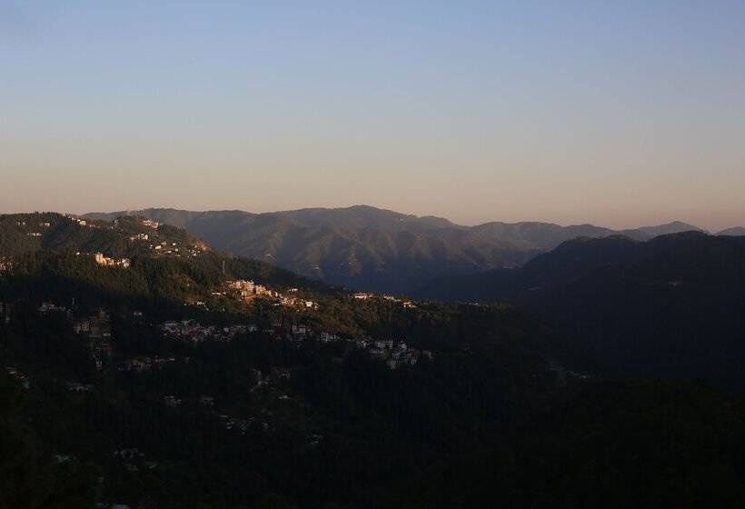 هتل Aangan Regency