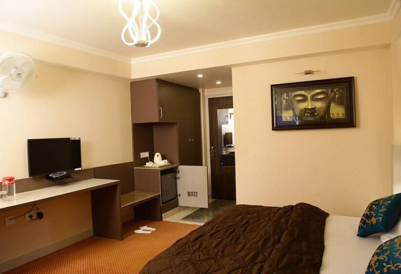 هتل Aangan Regency