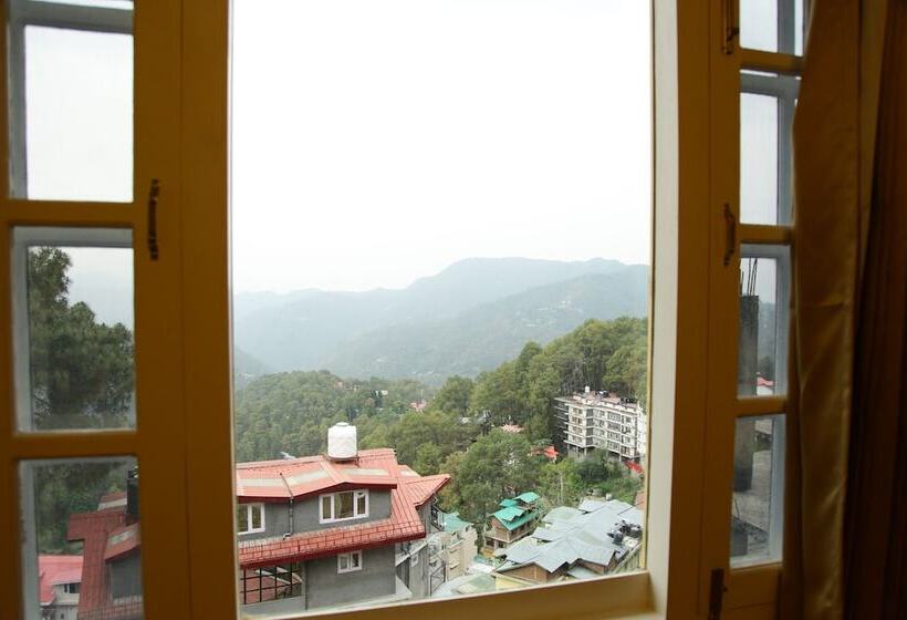 هتل Aangan Regency