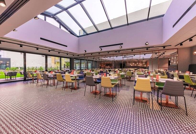 Отель Barcelo Budapest