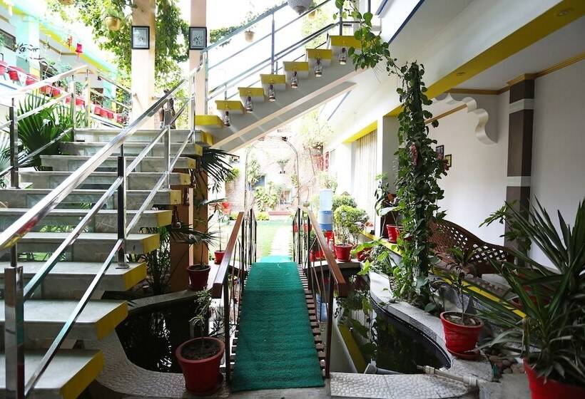 Отель Budha Palace By Oyo Rooms