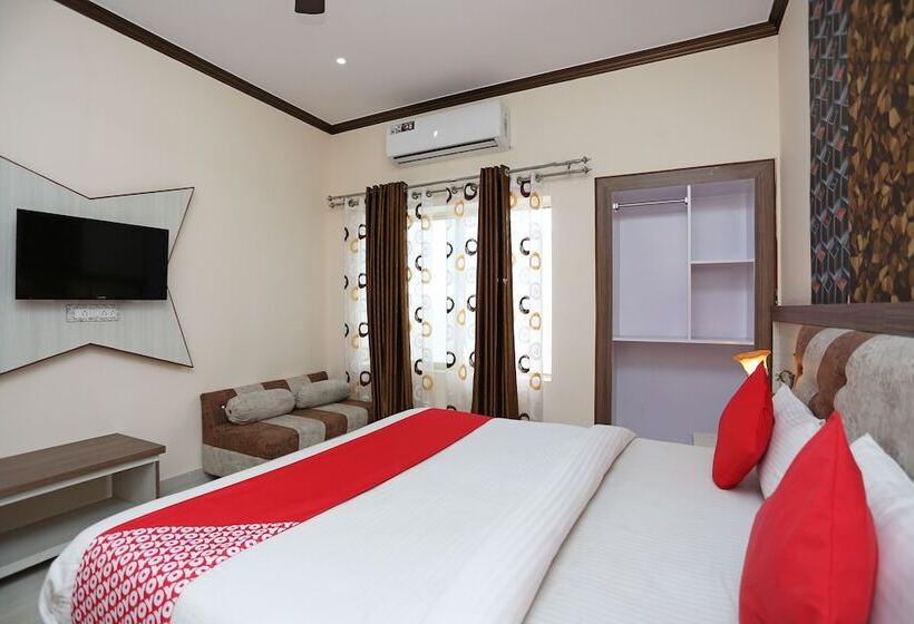 Отель Budha Palace By Oyo Rooms