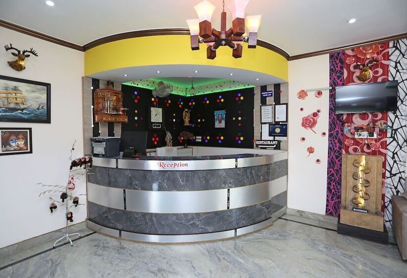 Отель Budha Palace By Oyo Rooms