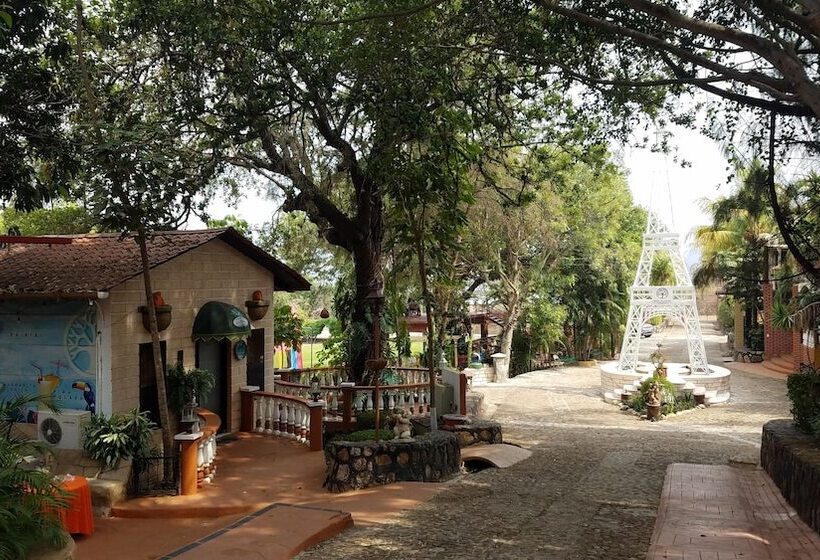 هتل Club Quinta Pat Resort & Restaurant