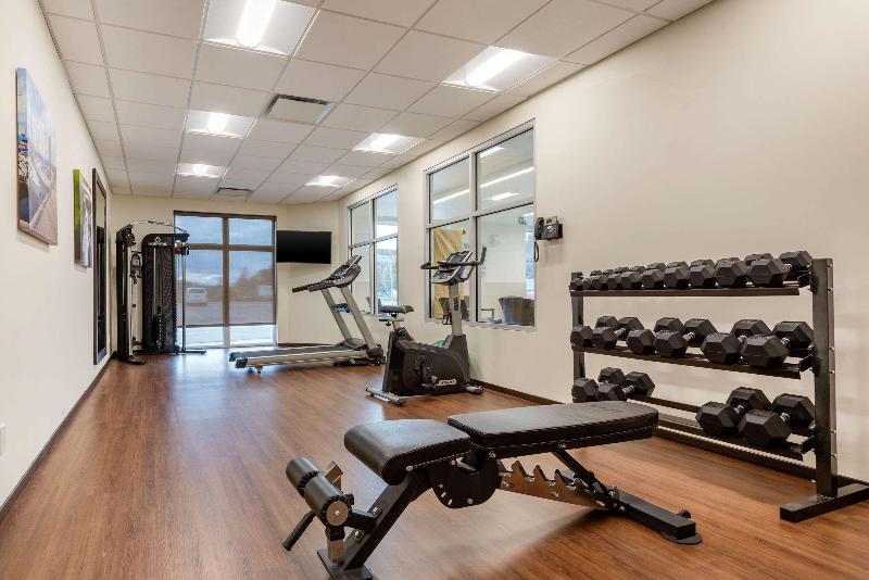 Отель Comfort Inn & Suites