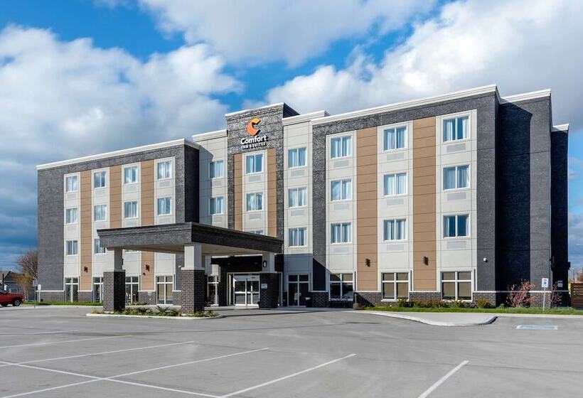 Отель Comfort Inn & Suites