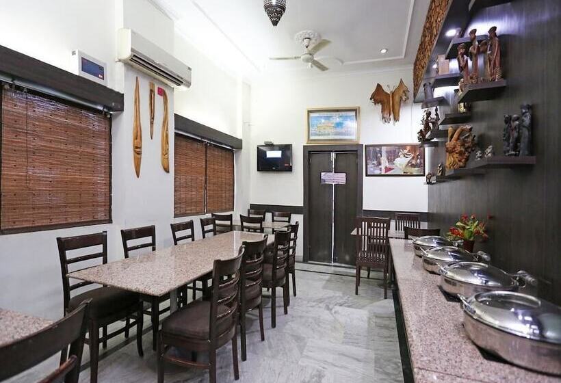 هتل Crown Courtyard By Naavagat