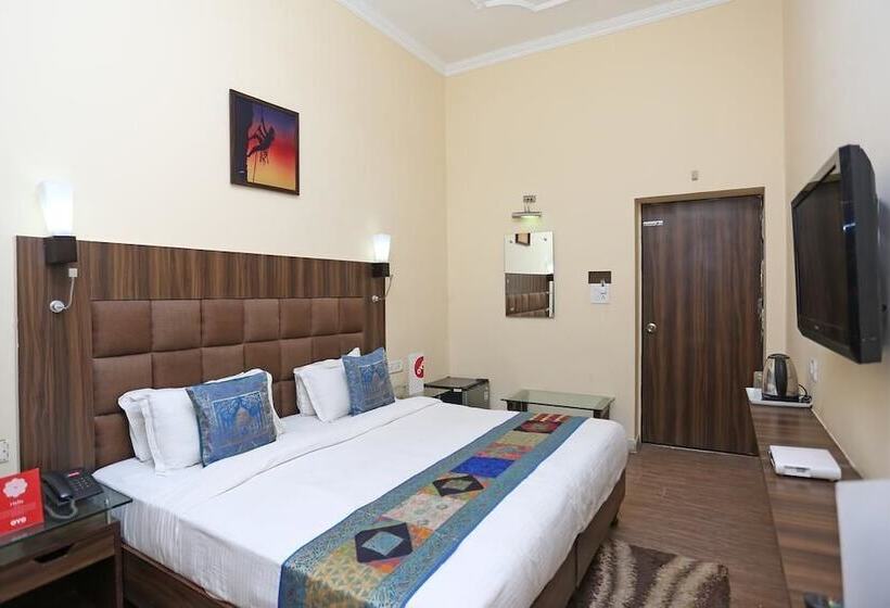 هتل Crown Courtyard By Naavagat