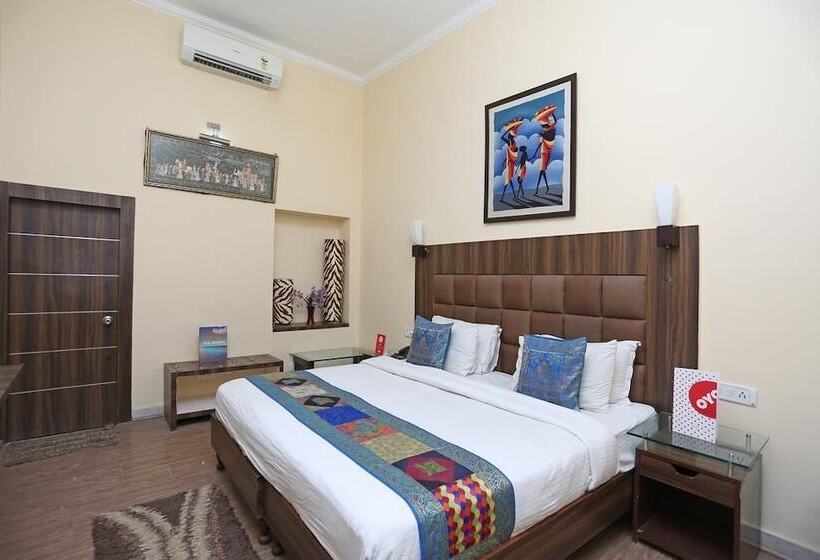 هتل Crown Courtyard By Naavagat