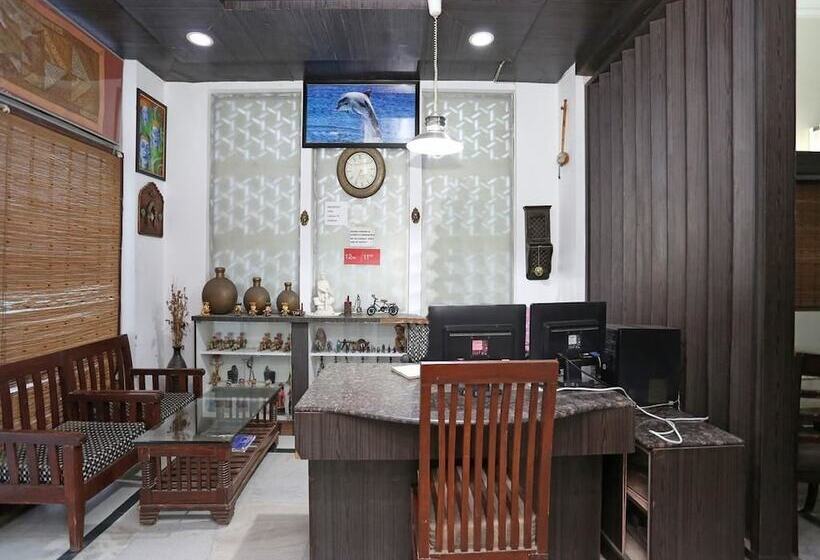 هتل Crown Courtyard By Naavagat