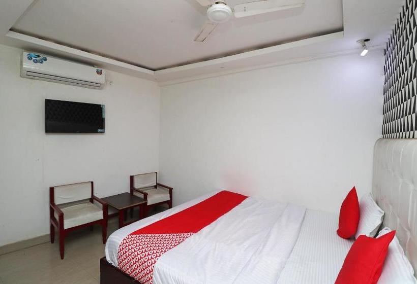 هتل D' Seasons By Oyo Rooms