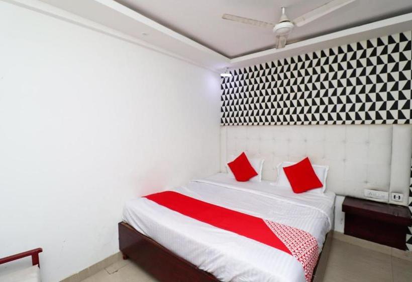 هتل D' Seasons By Oyo Rooms