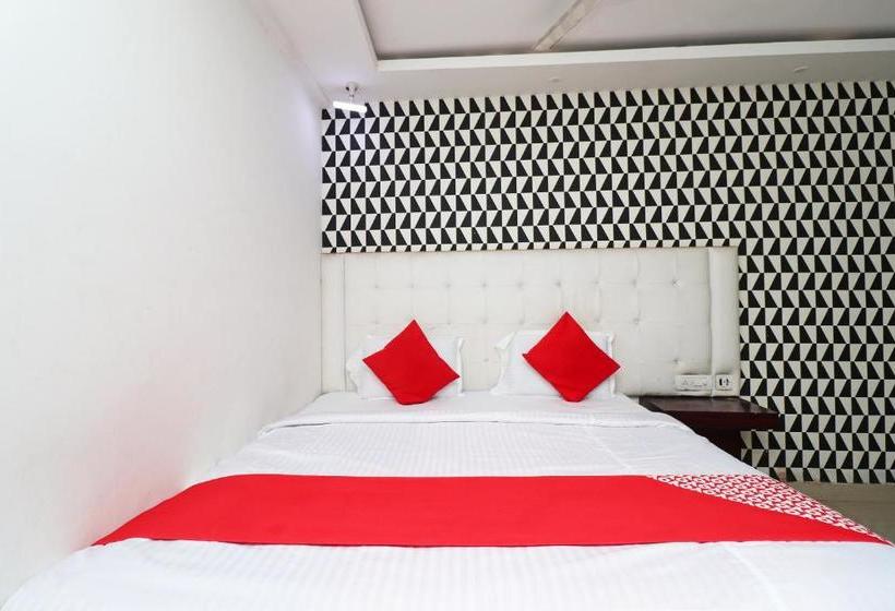 هتل D' Seasons By Oyo Rooms