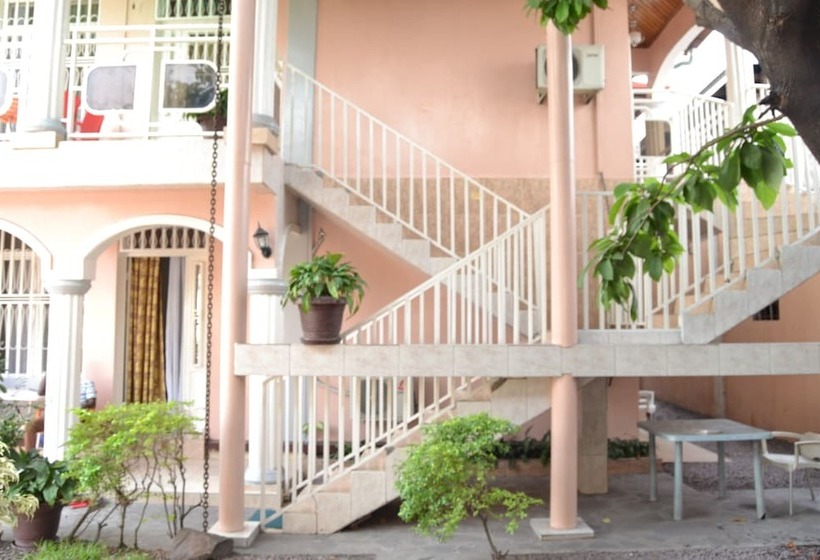 هتل Finesse Ntumba