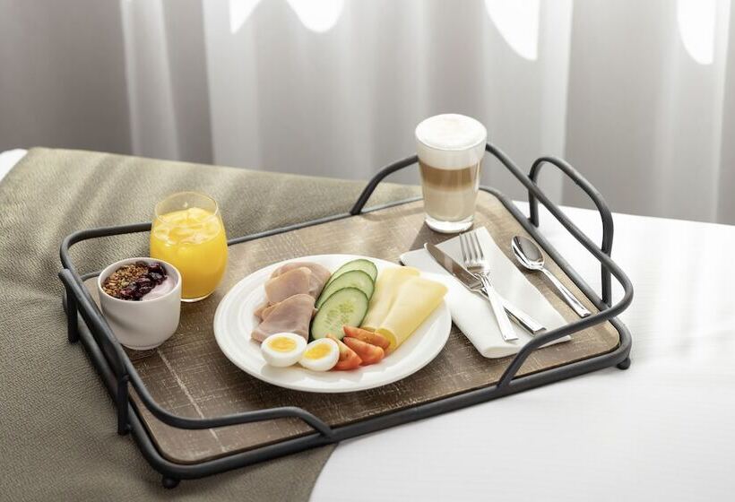 Отель Holiday Inn   Eindhoven Airport, An Ihg