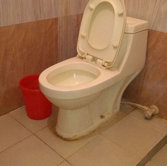 בית מלון כפרי Iroomz Aditya Residency