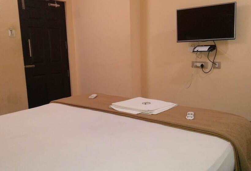 호텔 Iroomz Aditya Residency
