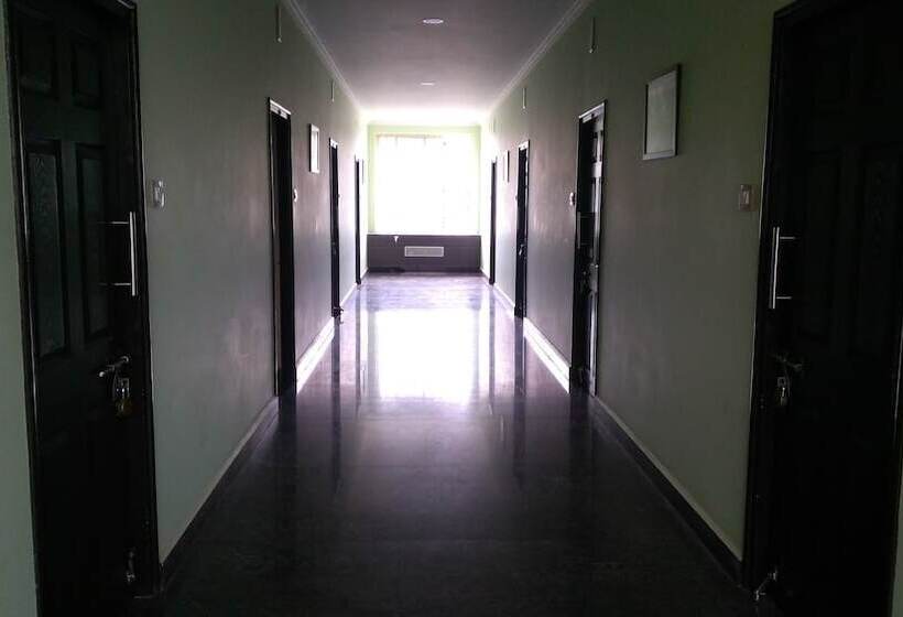 호텔 Iroomz Aditya Residency