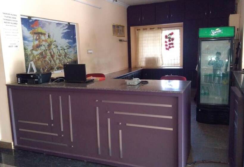 בית מלון כפרי Iroomz Aditya Residency