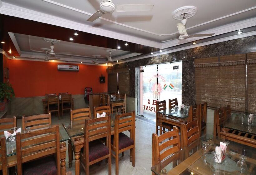 Hotel Laxmi Palace By Oyo Rooms