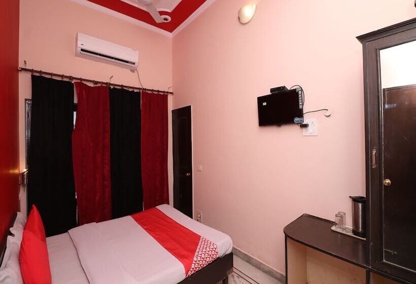 בית מלון כפרי Laxmi Palace By Oyo Rooms