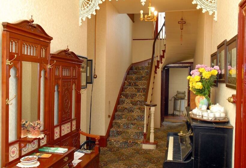 فندق Mickey Bourke S Koroit