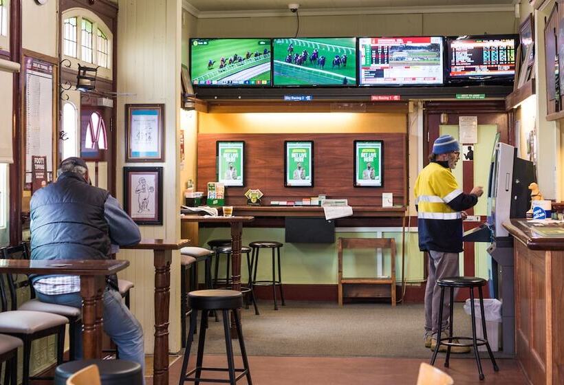 فندق Mickey Bourke S Koroit