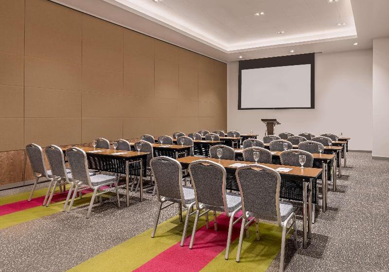 هتل Park Inn By Radisson North Edsa