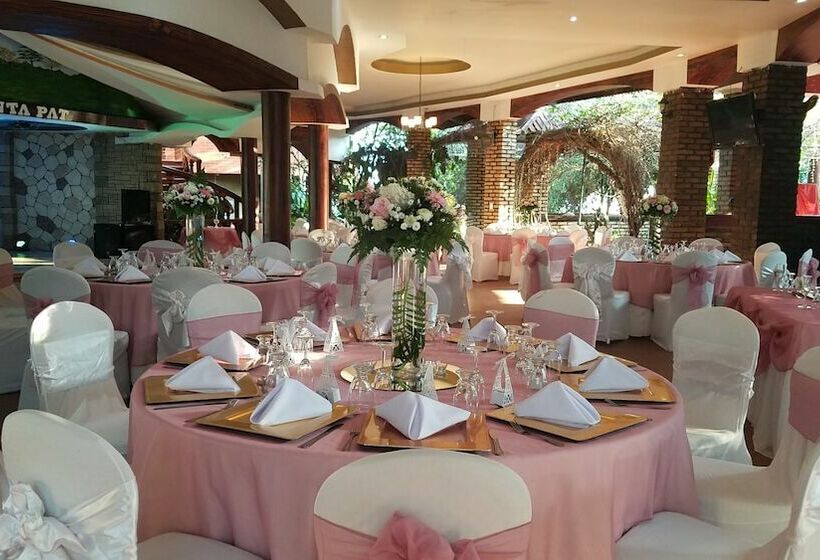 هتل Club Quinta Pat Resort & Restaurant