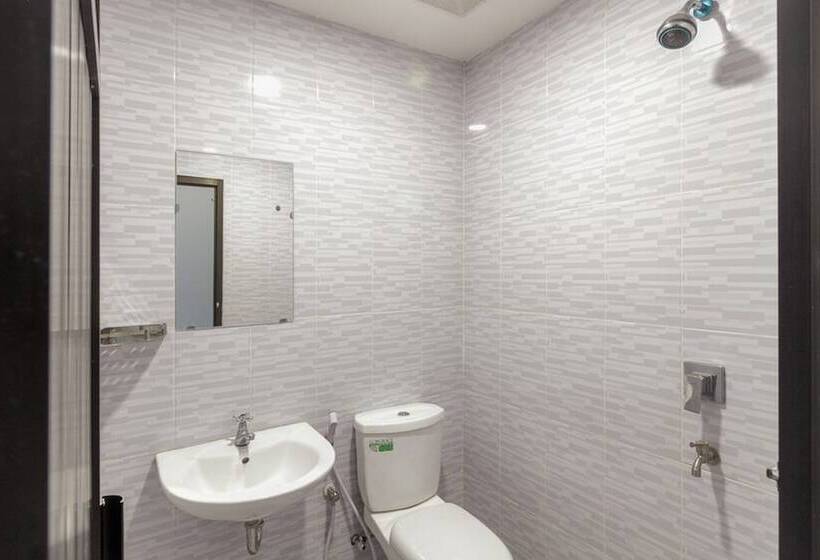 Отель Reddoorz Near Ap Pettarani 3