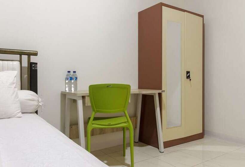 Отель Reddoorz Near Ap Pettarani 3